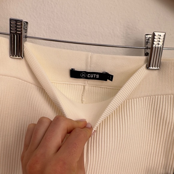 CUTS Ivory Ribbed Set - Picture 7 of 8